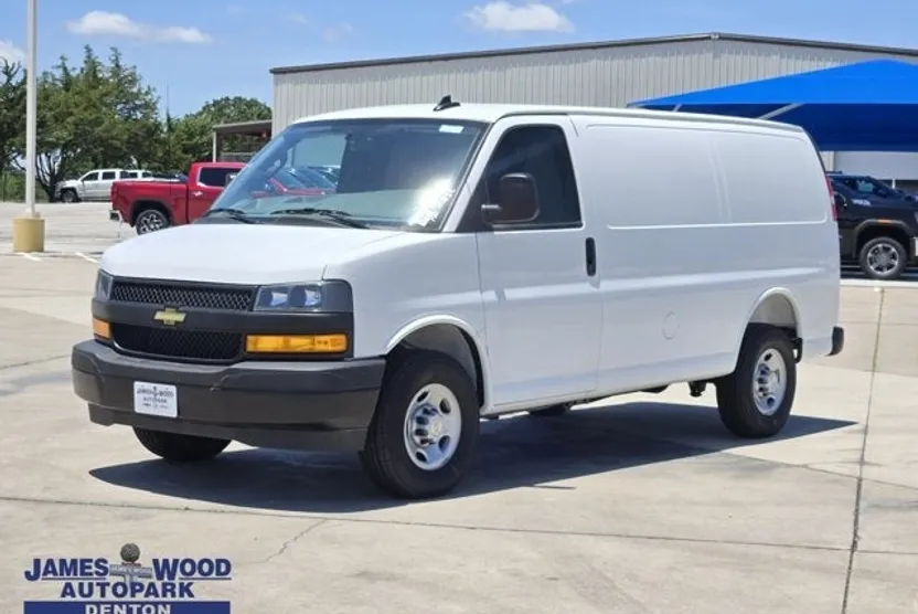2025 Chevrolet Express Cargo 2500 Base photo 1
