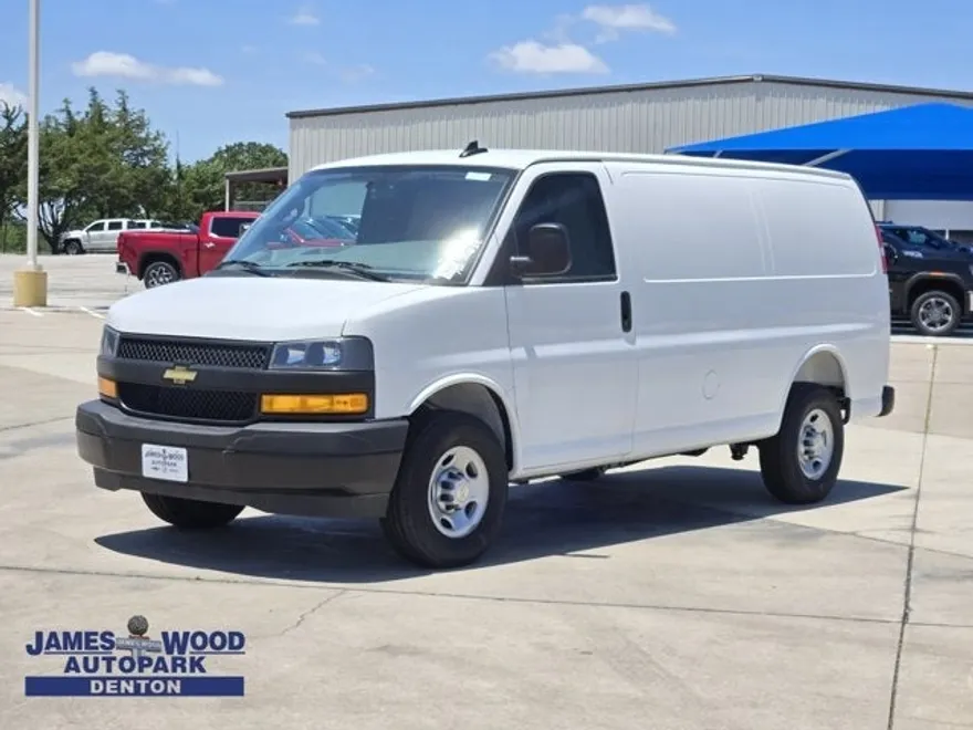 2025 Chevrolet Express Cargo 2500 Base photo 1
