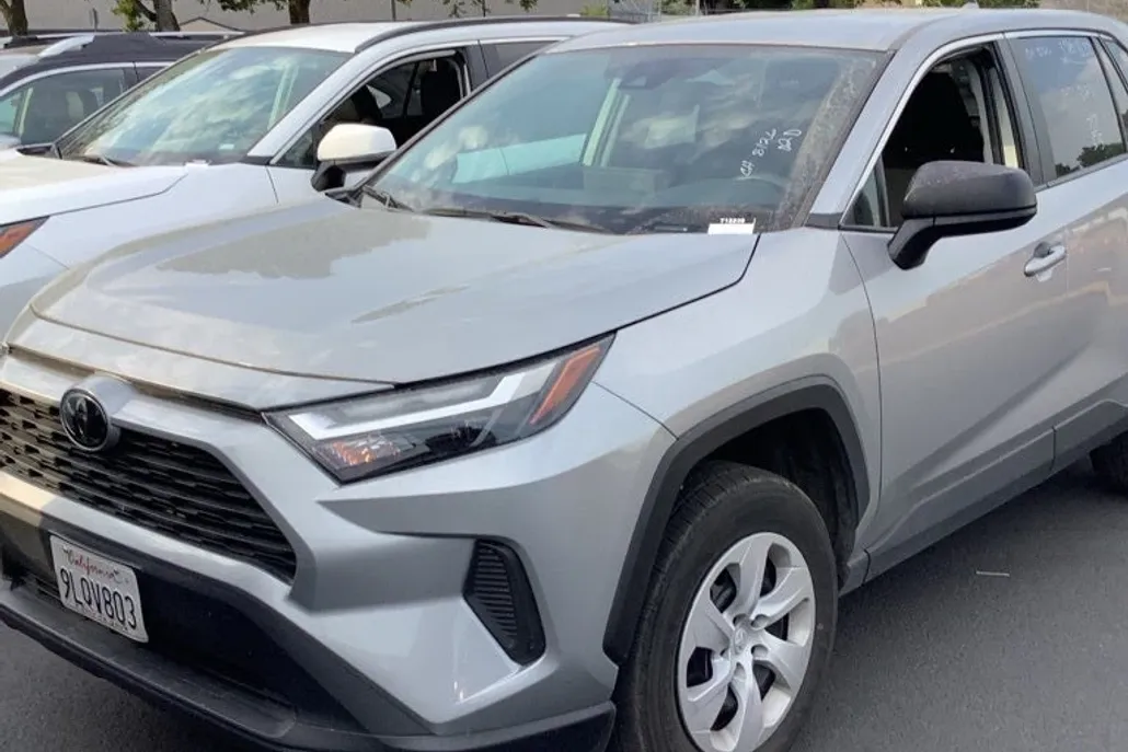 2024 Toyota RAV4 LE photo 1