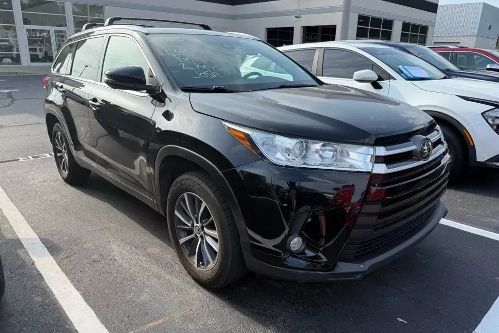 2019 Toyota Highlander XLE photo 1