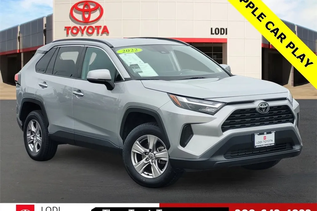 2022 Toyota RAV4 XLE photo 1