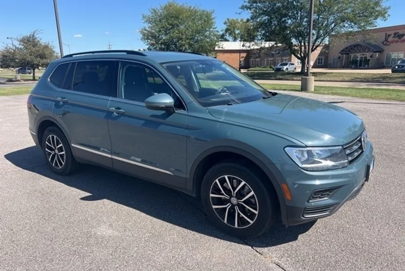 2021 Volkswagen Tiguan SE photo 1