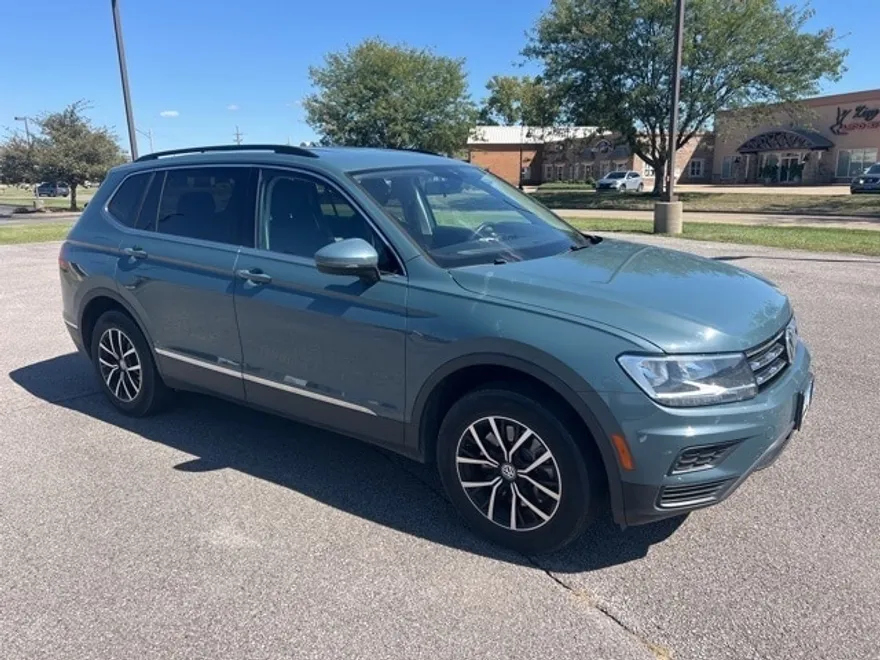 2021 Volkswagen Tiguan SE photo 1