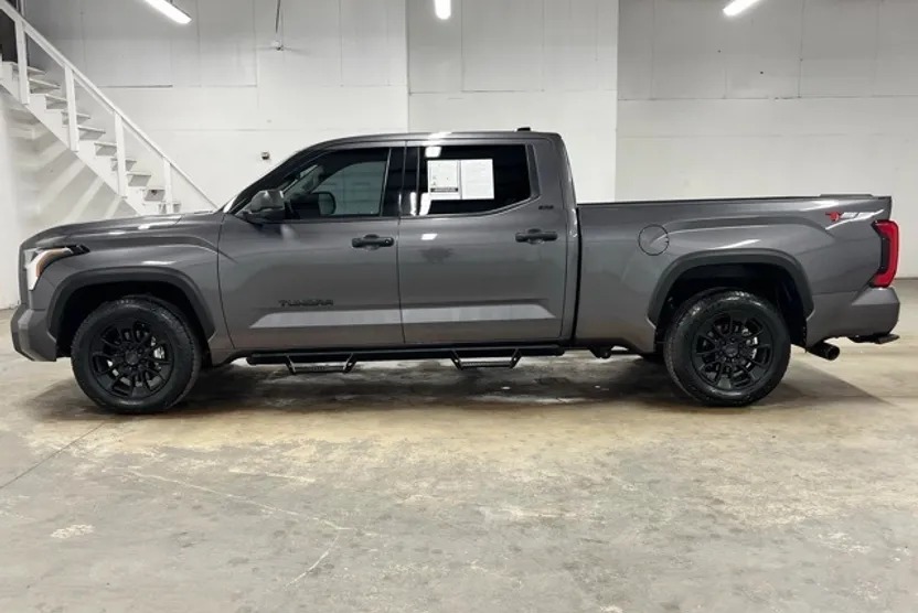 2023 Toyota Tundra SR5 photo 1