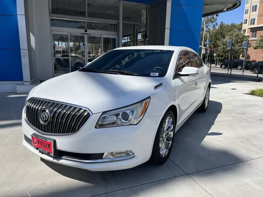 2016 Buick LaCrosse Leather photo 1