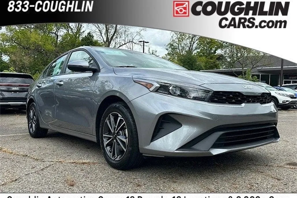 2023 Kia Forte LXS photo 1