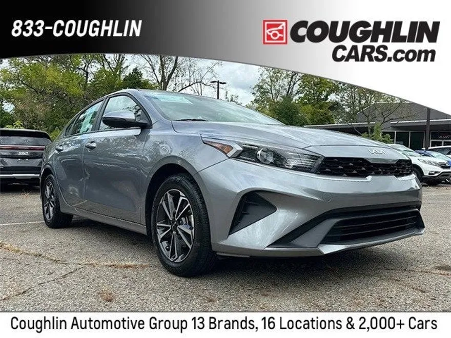2023 Kia Forte LXS photo 1
