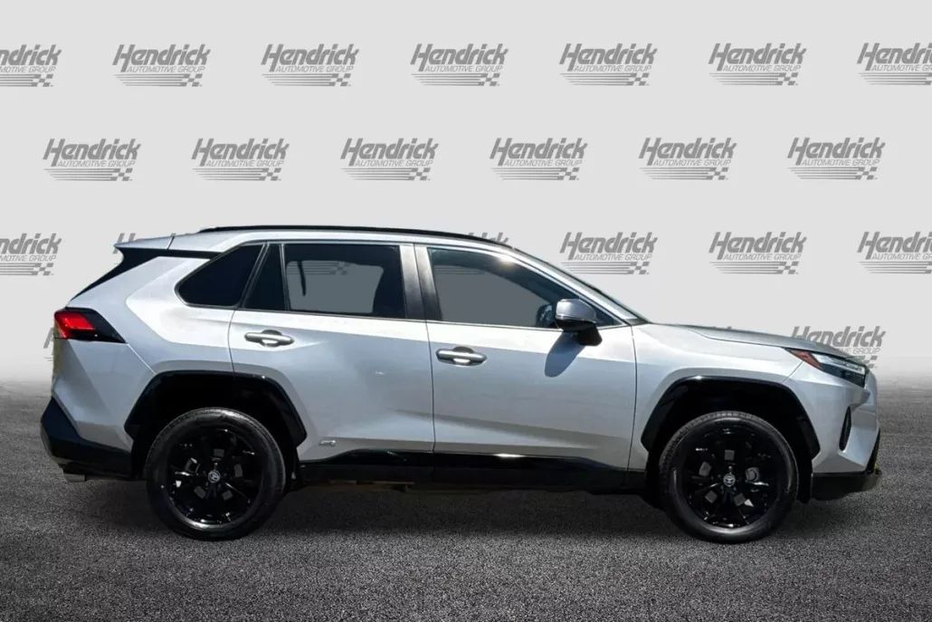 2022 Toyota RAV4 SE Hybrid photo 1