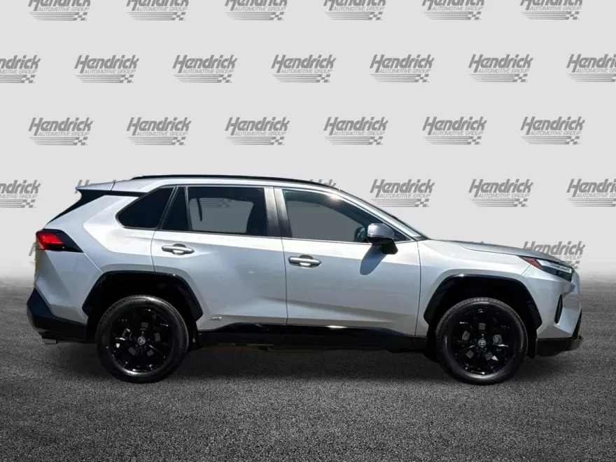 2022 Toyota RAV4 SE Hybrid photo 1