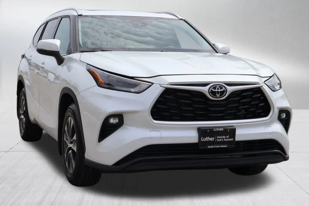 2022 Toyota Highlander XLE photo 1