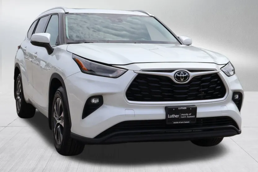 2022 Toyota Highlander XLE photo 1