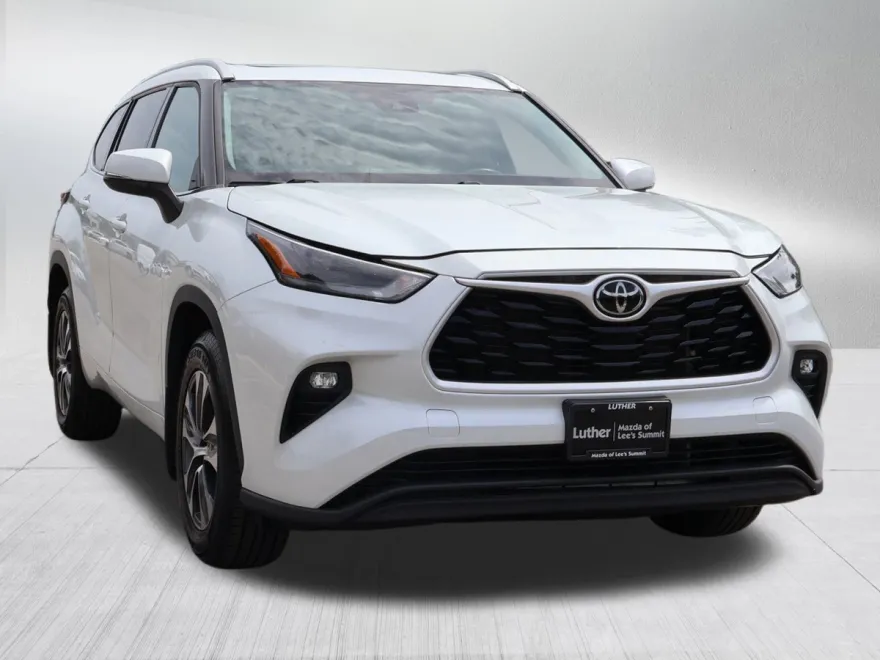2022 Toyota Highlander XLE photo 1