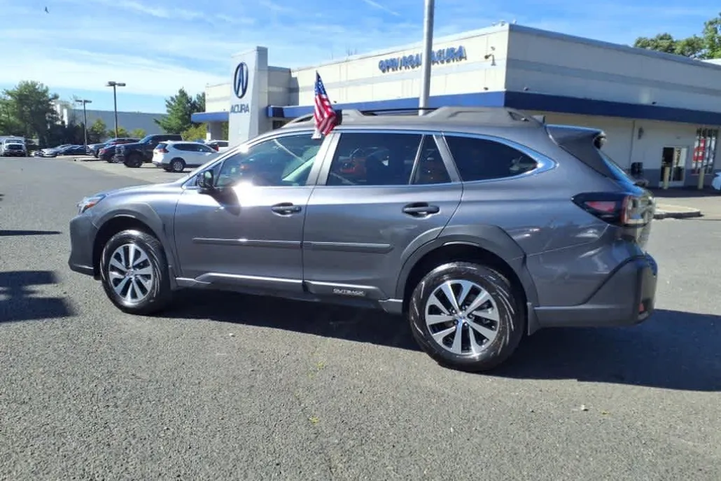 2025 Subaru Outback Premium photo 1