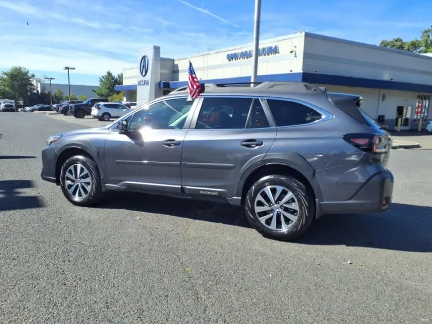 2025 Subaru Outback Premium photo 1