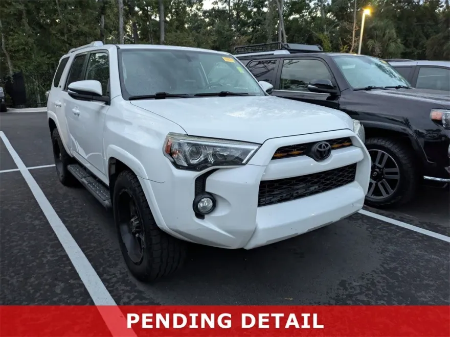 2016 Toyota 4Runner SR5 Premium photo 1