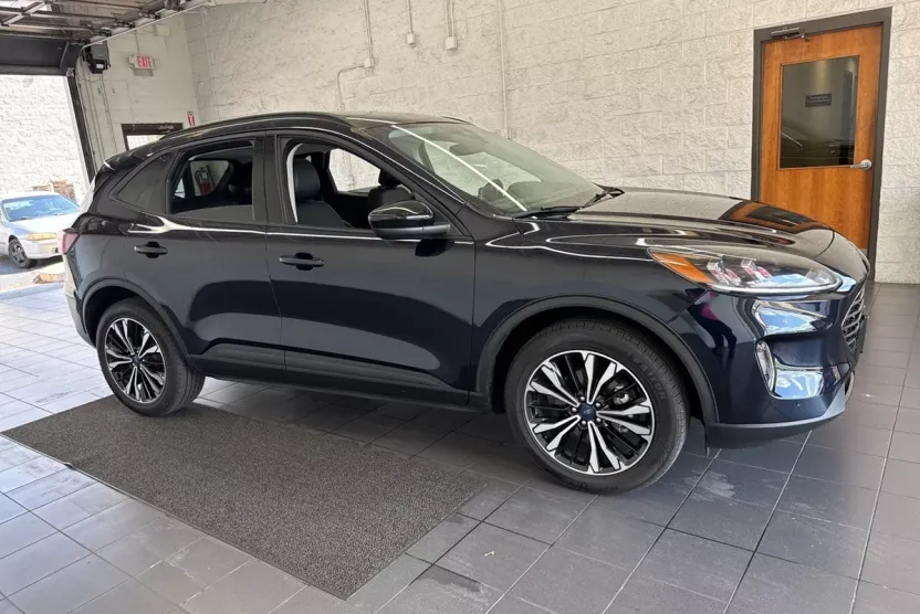 2021 Ford Escape SEL photo 1