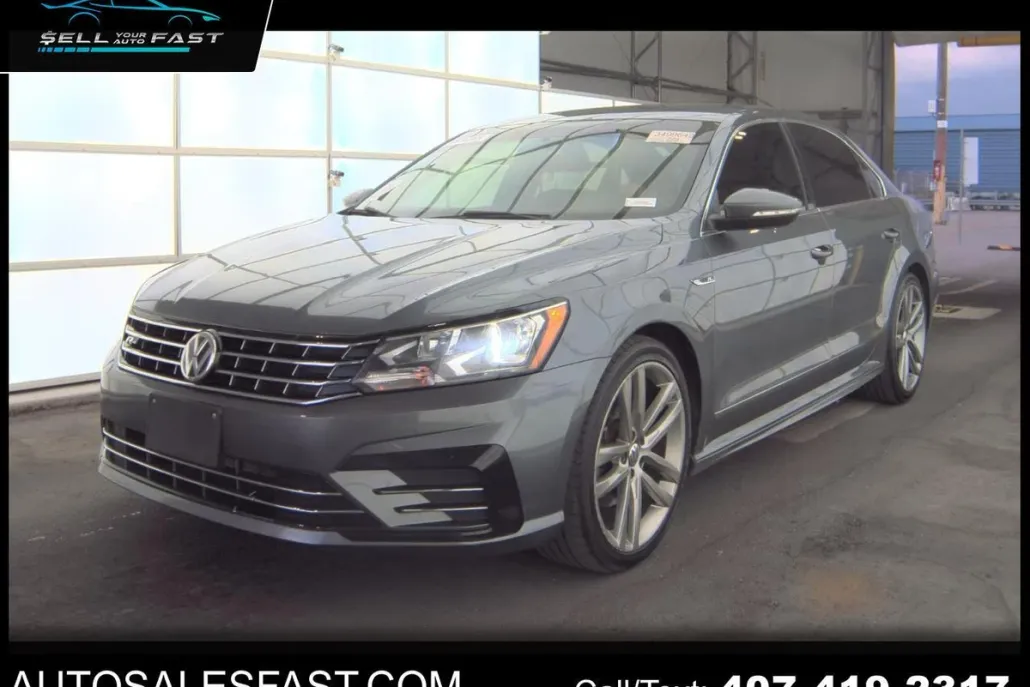 2017 Volkswagen Passat R-Line photo 1