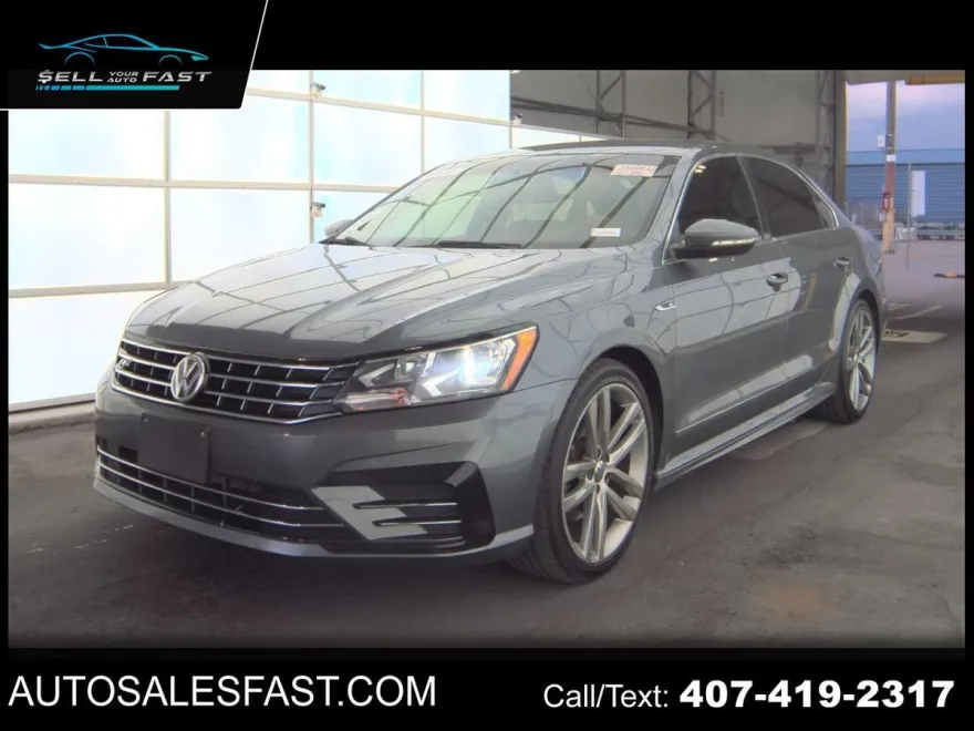 2017 Volkswagen Passat R-Line photo 1