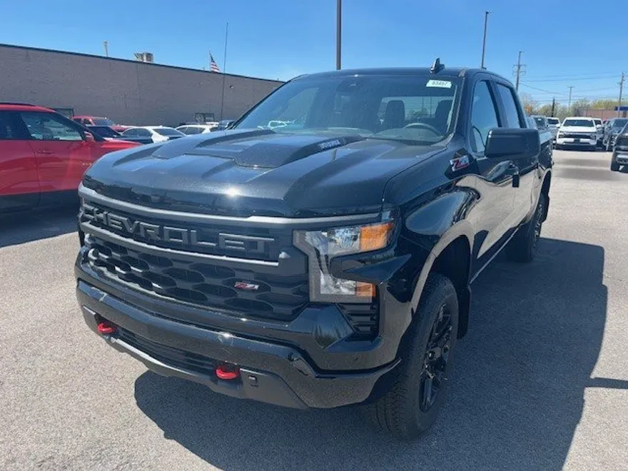 2025 Chevrolet Silverado 1500 Custom Trail Boss photo 1