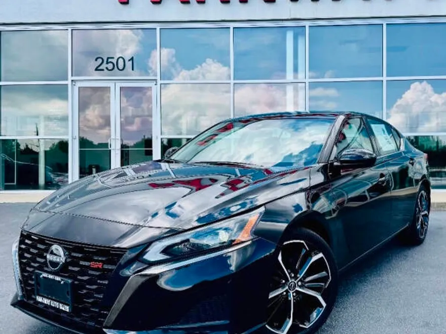2023 Nissan Altima 2.5 SR photo 1