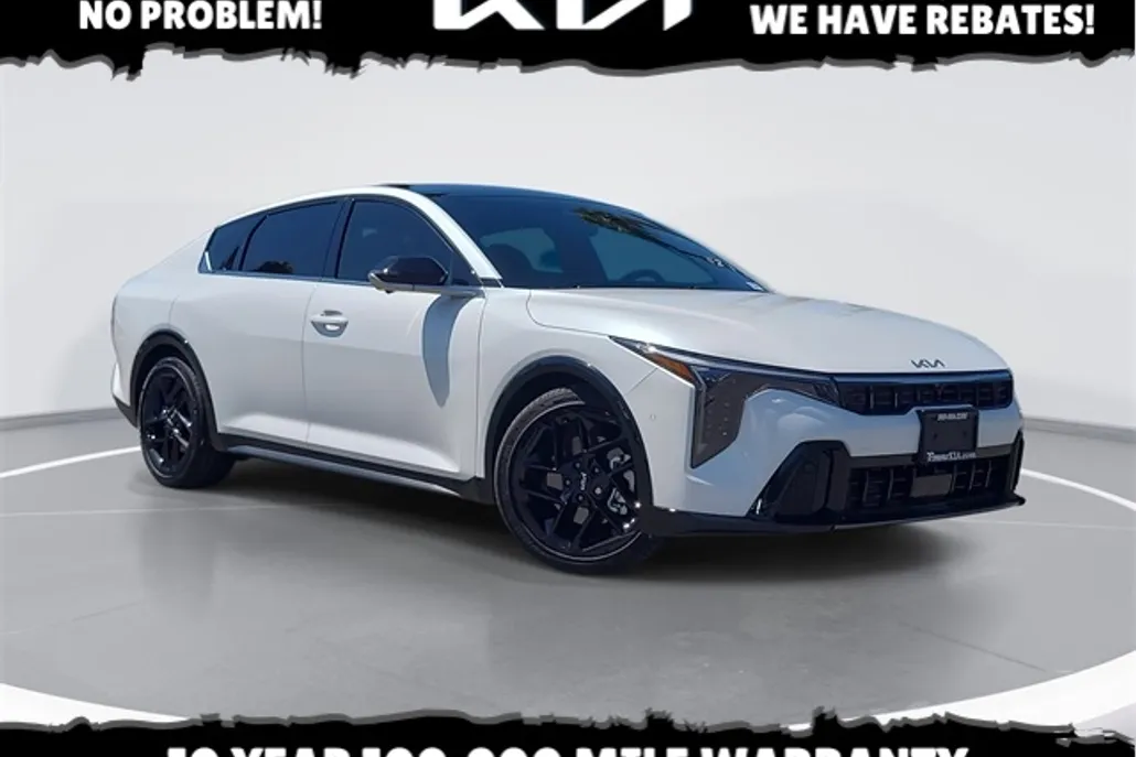 2025 Kia K4 GT-Line Turbo photo 1
