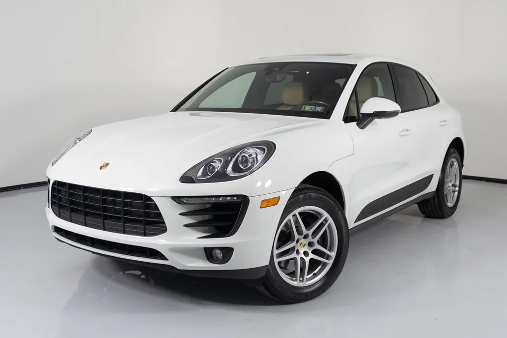2017 Porsche Macan Base photo 1