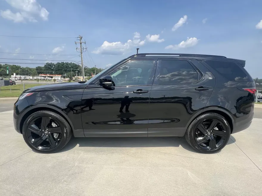2024 Land Rover Discovery S photo 1