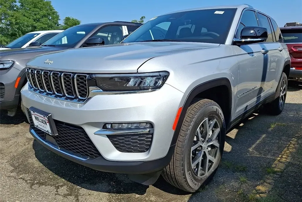 2025 Jeep Grand Cherokee Limited photo 1