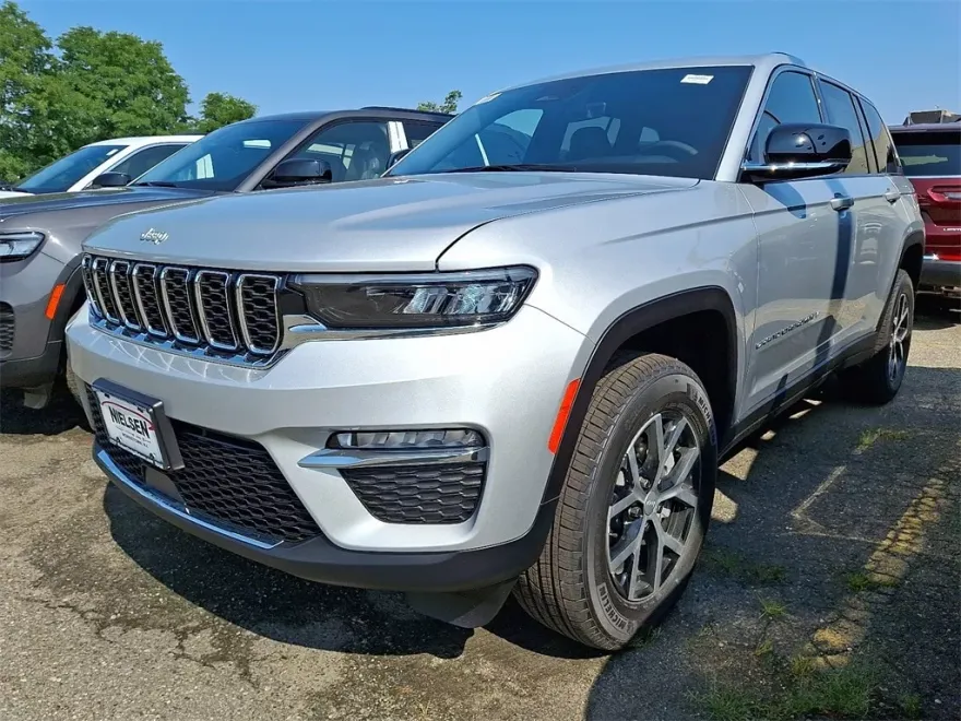 2025 Jeep Grand Cherokee Limited photo 1