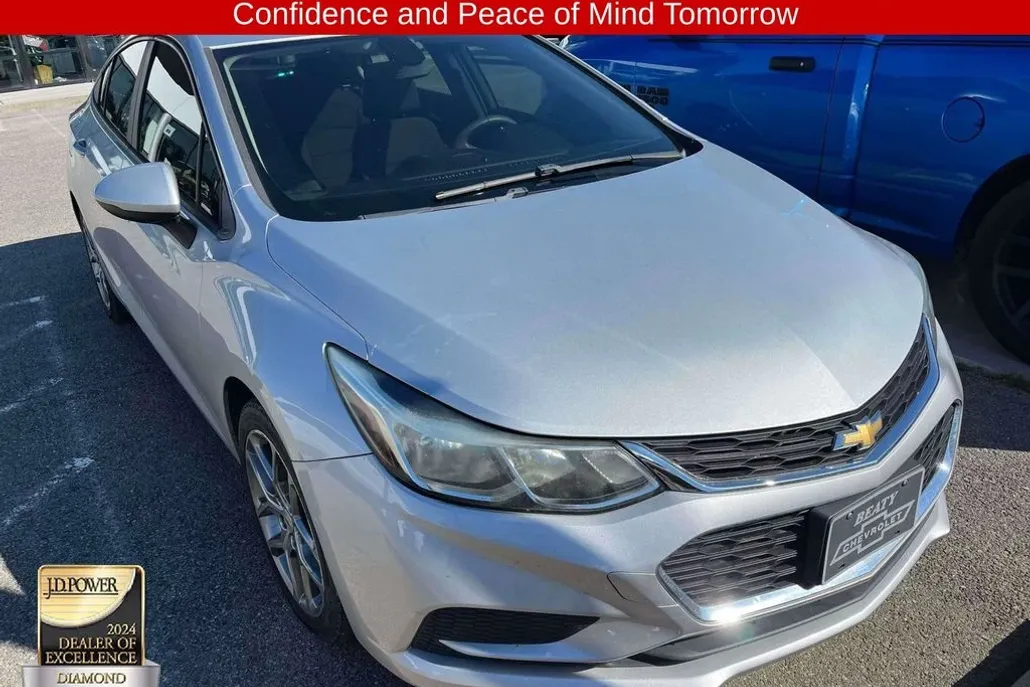 2017 Chevrolet Cruze LS photo 1