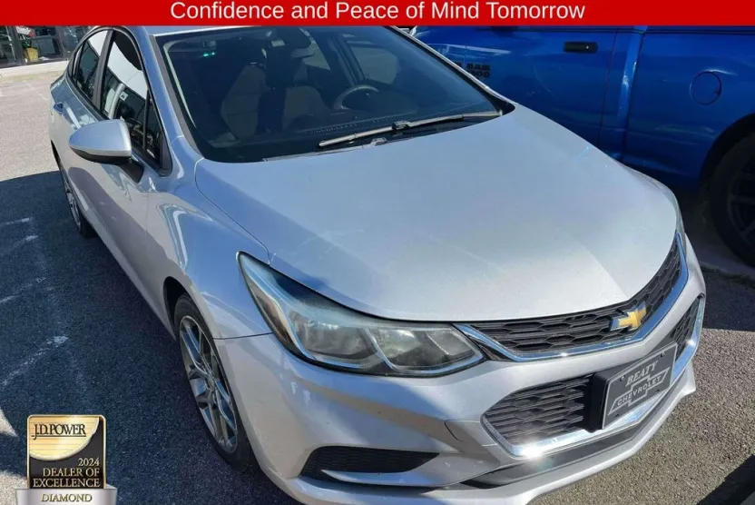 2017 Chevrolet Cruze LS photo 1