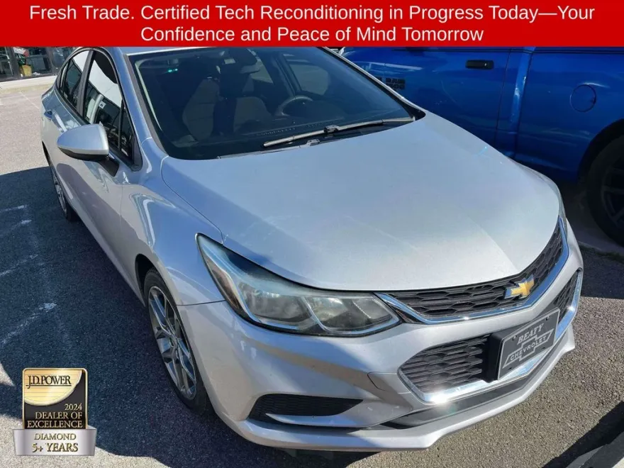 2017 Chevrolet Cruze LS photo 1