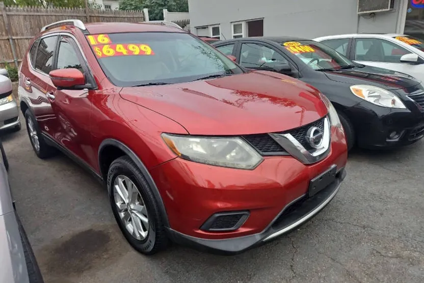 2016 Nissan Rogue SV photo 1