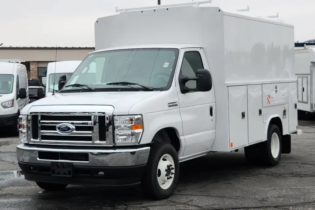 2025 Ford E-350 photo 1