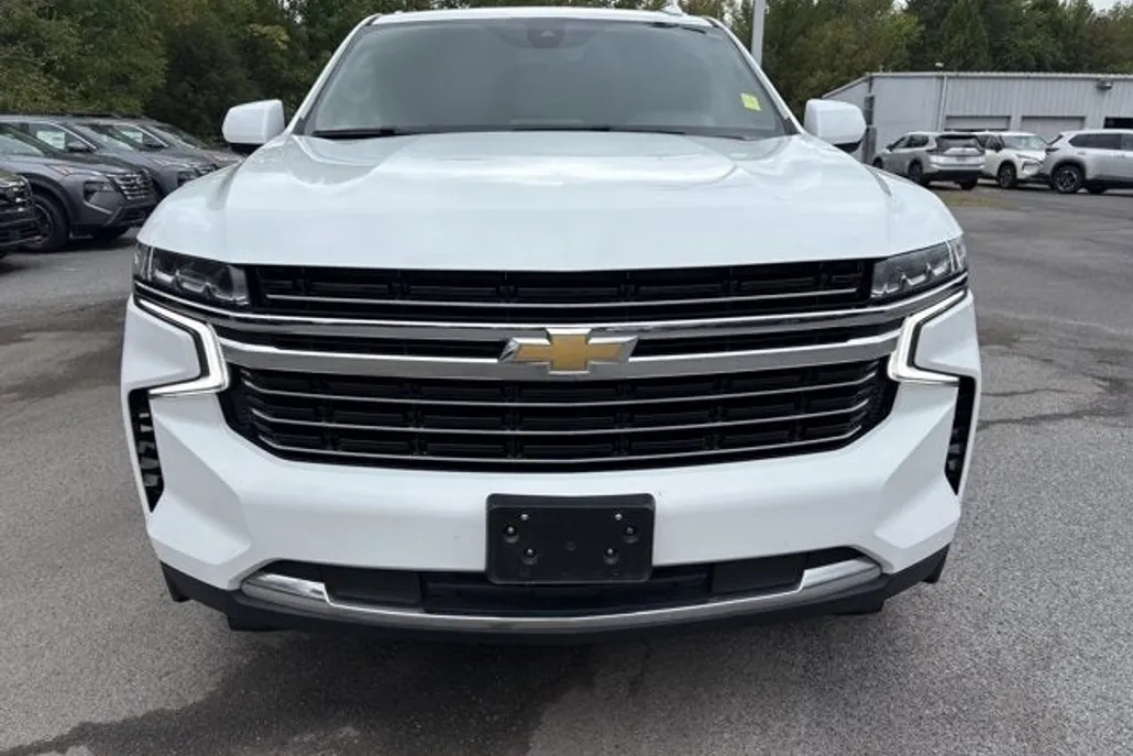 2021 Chevrolet Suburban LT photo 1