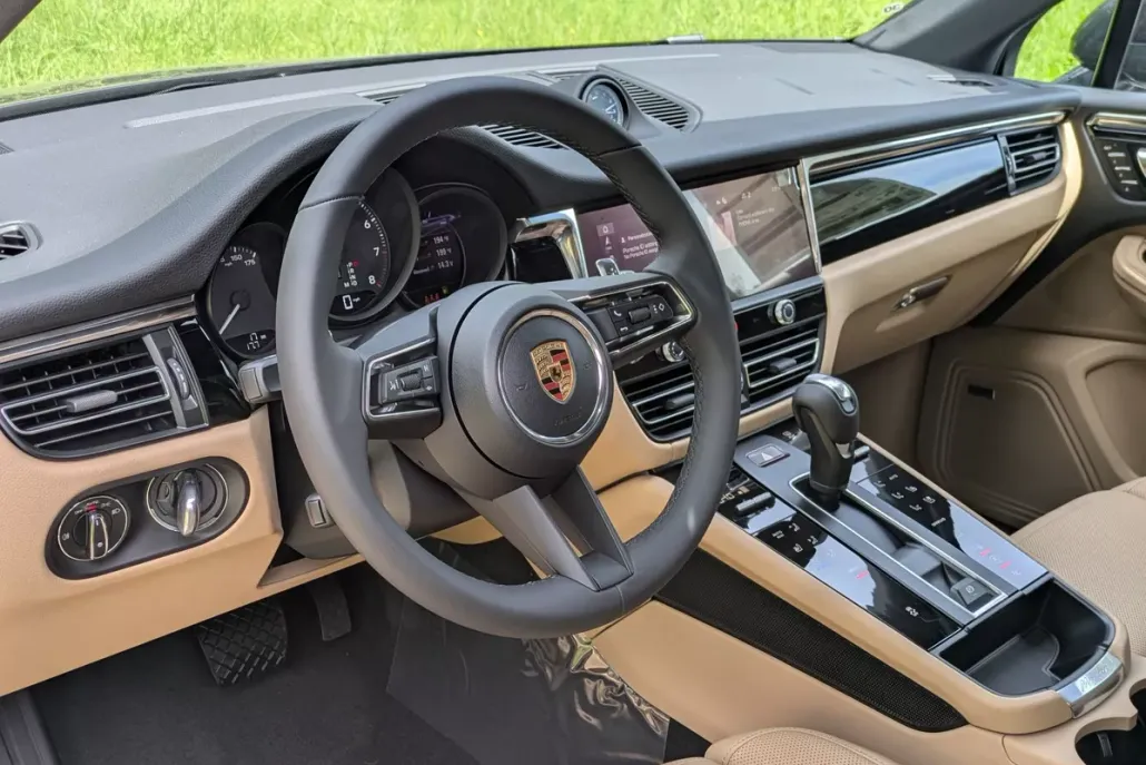 2026 Porsche Macan T photo 1