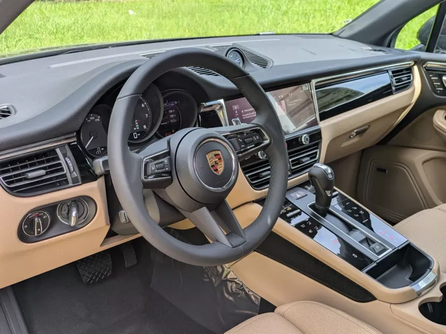 2026 Porsche Macan T photo 1