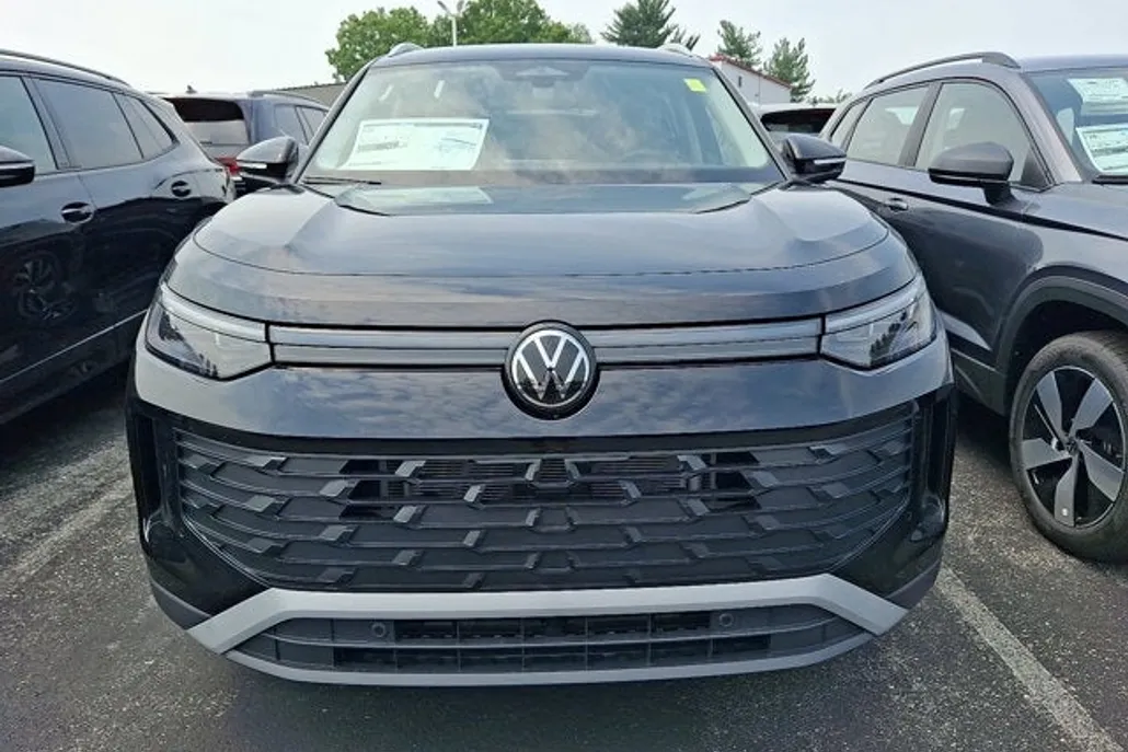 2025 Volkswagen Tiguan S photo 1