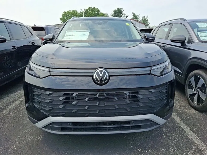 2025 Volkswagen Tiguan S photo 1