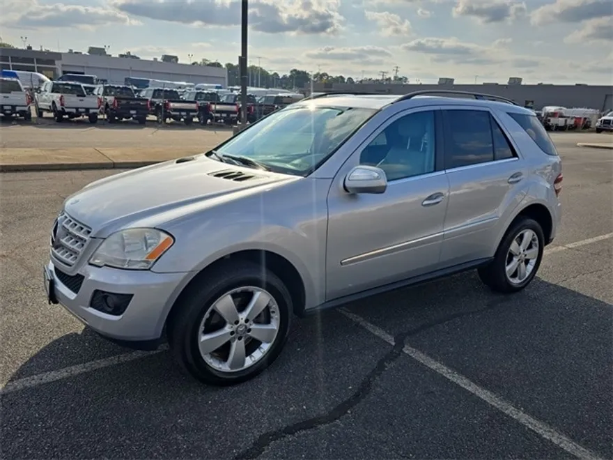 2010 Mercedes Benz ML 350 photo 1