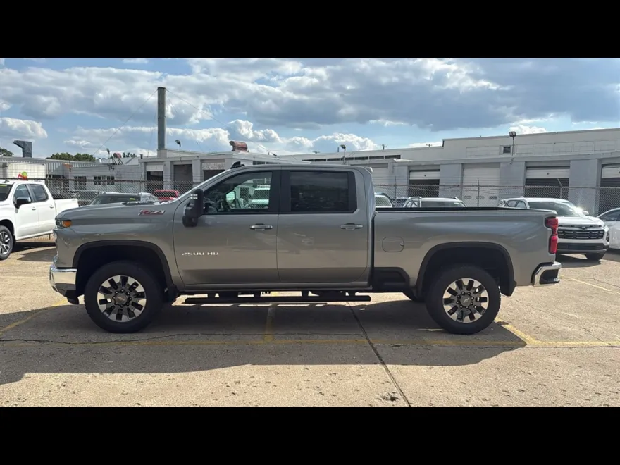 2026 Chevrolet Silverado LT photo 1