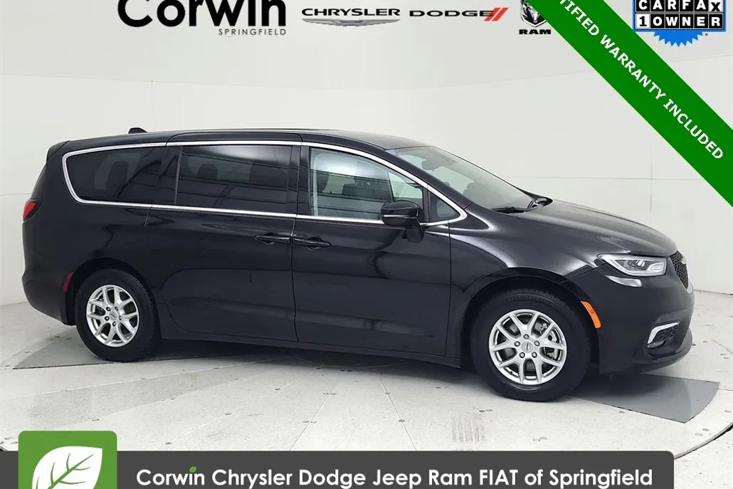 2024 Chrysler Pacifica Touring L photo 1