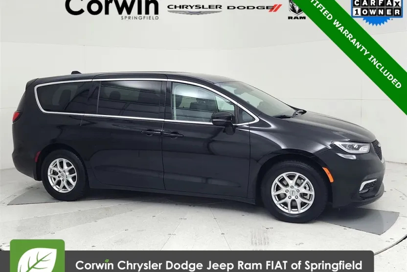 2024 Chrysler Pacifica Touring L photo 1