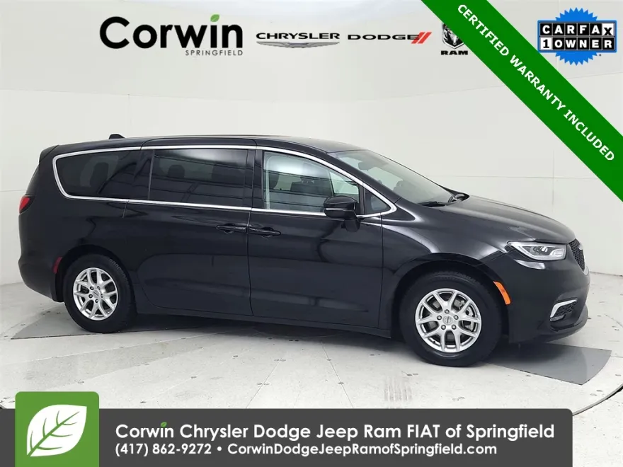 2024 Chrysler Pacifica Touring L photo 1