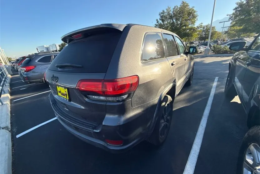 2019 Jeep Grand Cherokee Altitude photo 1