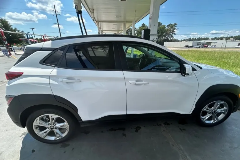 2022 Hyundai Kona SEL photo 1