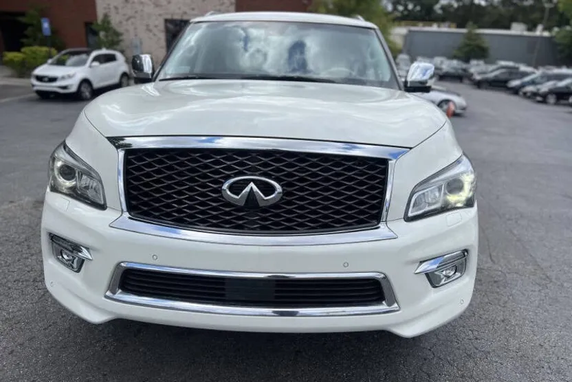 2015 Infiniti QX80 photo 1