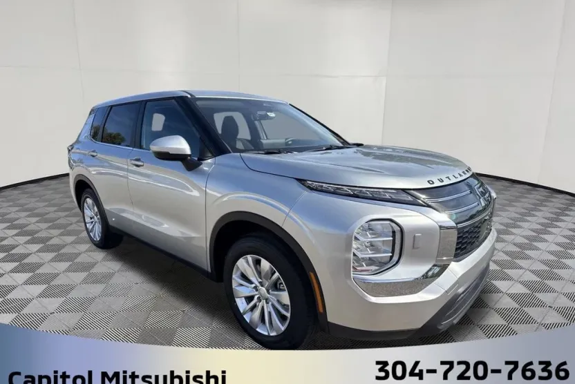 2025 Mitsubishi Outlander ES photo 1