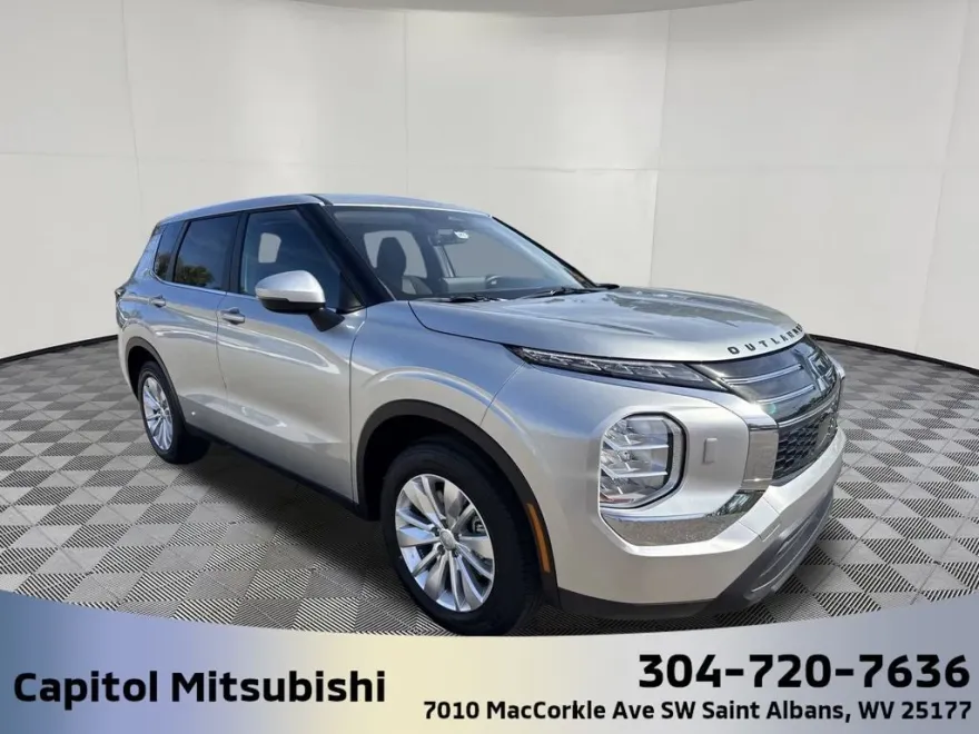 2025 Mitsubishi Outlander ES photo 1