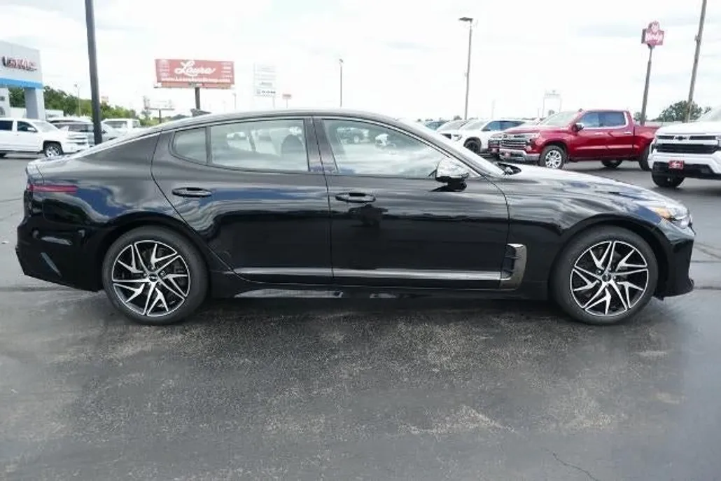2023 Kia Stinger GT-Line photo 1